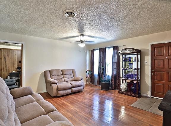 3rd image of 3249 Melinda Ln