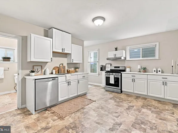 35 Marshall Ave, Marcus Hook, PA 19061