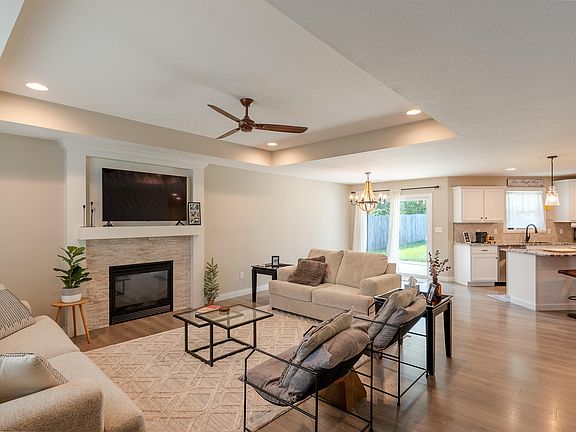 4th image of 404 Grapevine Ct
