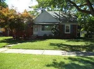 19608 Woodside St, Harper Woods, MI 48225