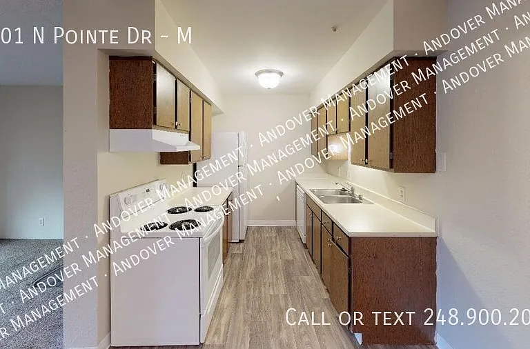 3001 N Pointe Dr #M — Photo 2