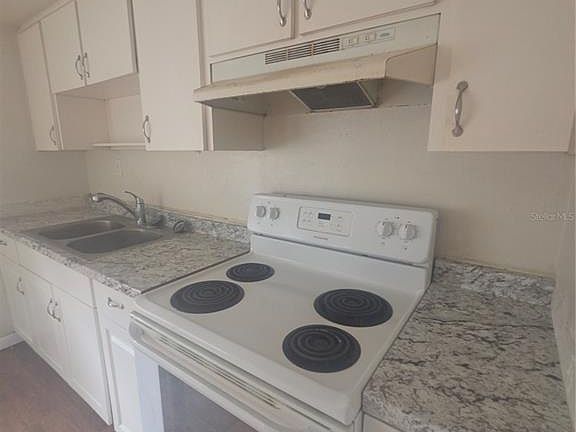 3rd image of 572 Bell Ave