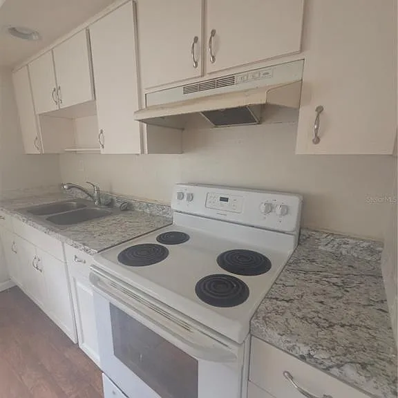 572 Bell Ave — Photo 3