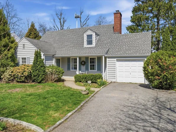 6 Derby Road, Port Washington, NY 11050