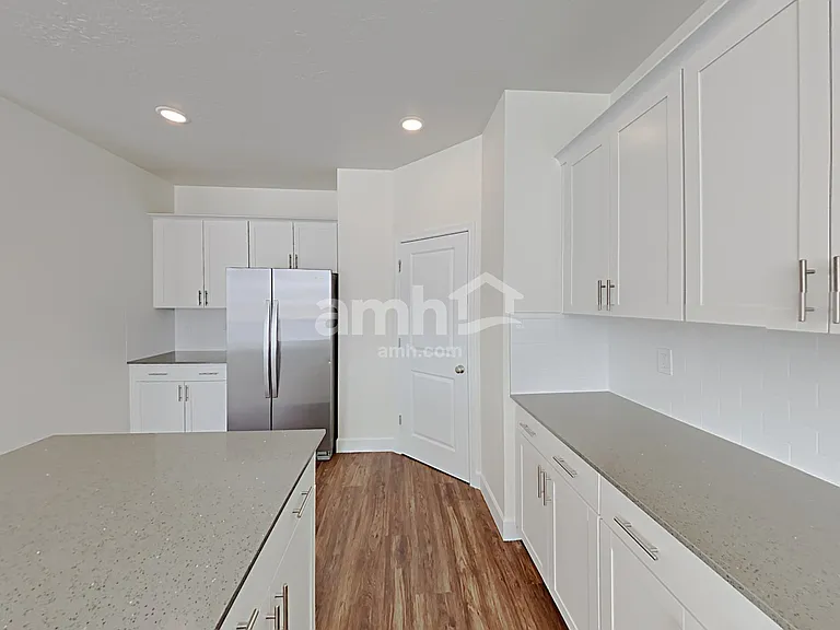 2388 E Frontier St — Photo 3