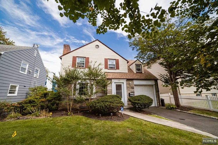 1st image of 305 Montague Pl
