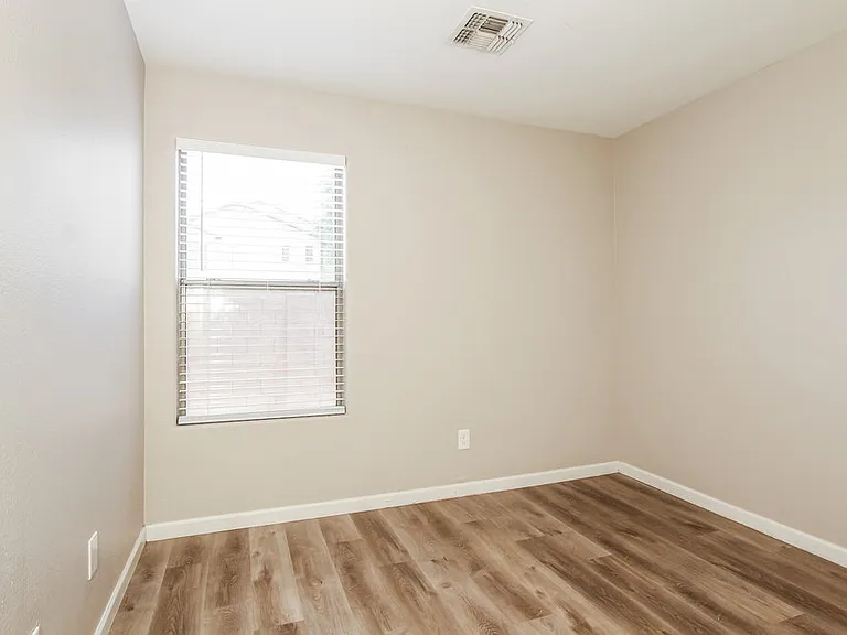 12508 W Windsor Blvd — Photo 10