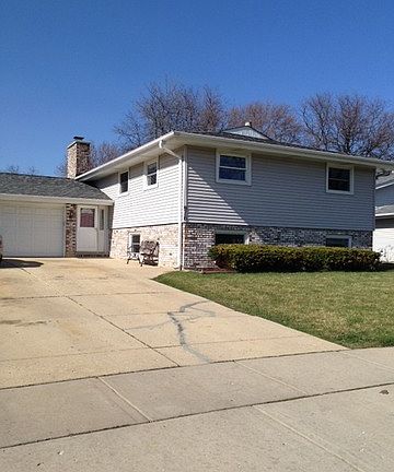 2nd image of 916 Cranbrook Dr
