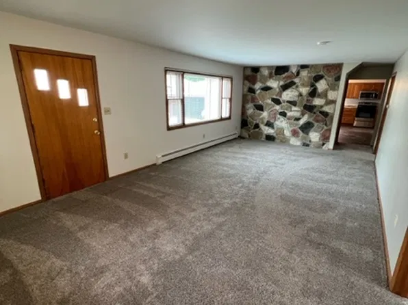 663 W 6th Ave, Oshkosh, WI 54902