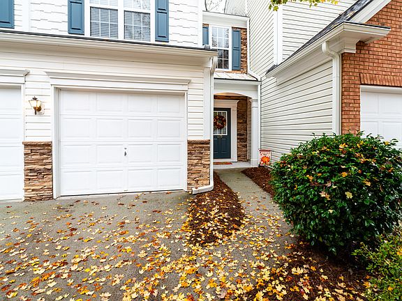3rd image of 170 Regent Pl