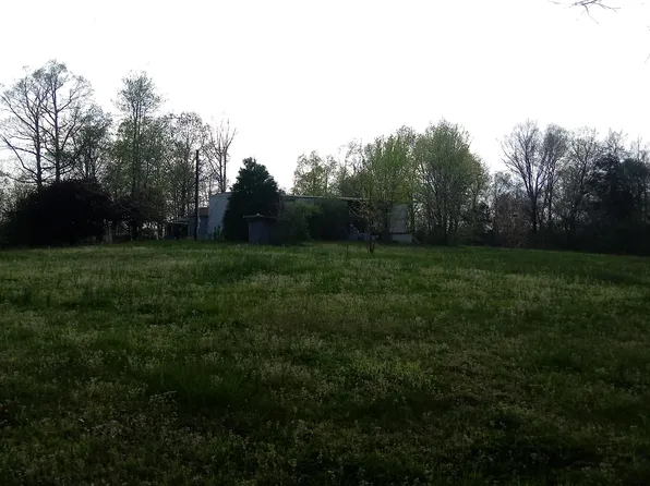 327 Brock Rd, Charlotte, TN 37036