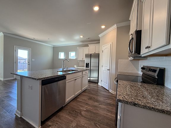 3rd image of 122 Sunlit Grove Dr