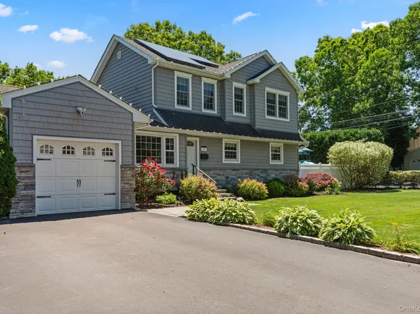 58 Roseville Avenue, Saint James, NY 11780