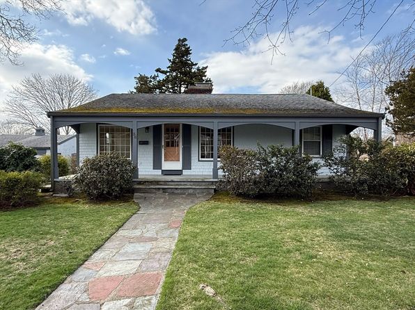 38 Highland St, Dartmouth, MA 02748