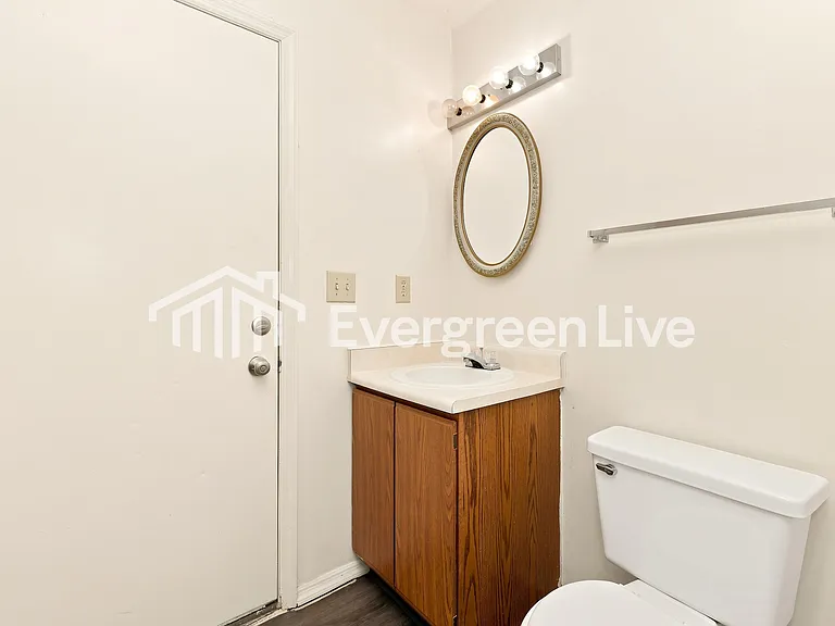 2433 Cross Village Dr — Photo 12