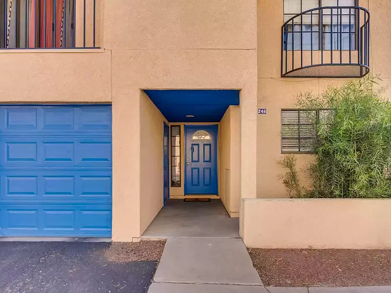 246 E Pastime Rd — Photo 2