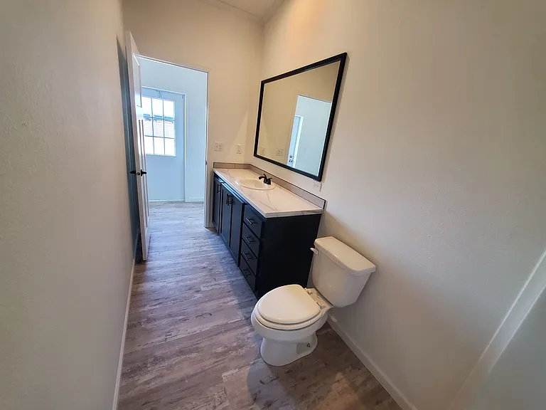 Dwelling at New Braunfels — Photo 38