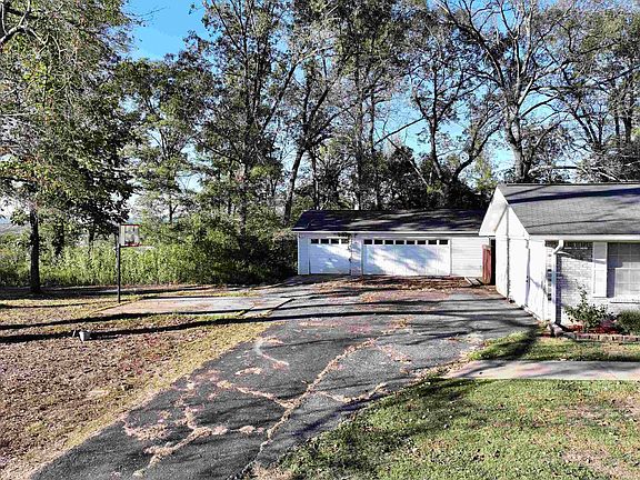 4th image of 15 Dogwood Ln