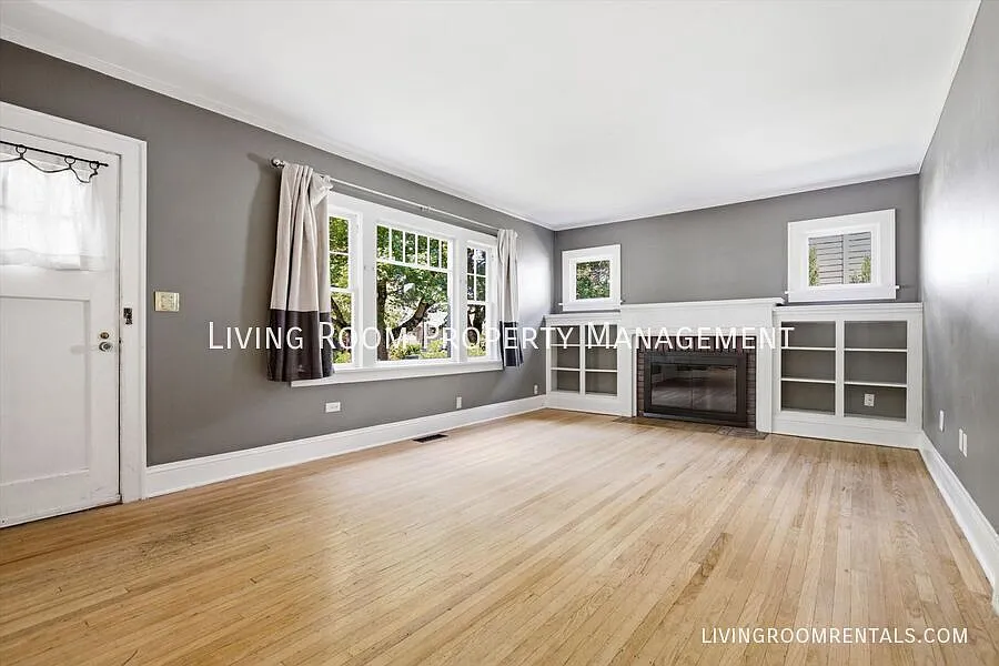 Grant Park bungalow w/Room to Live, Work, Play & Gather — Photo 4