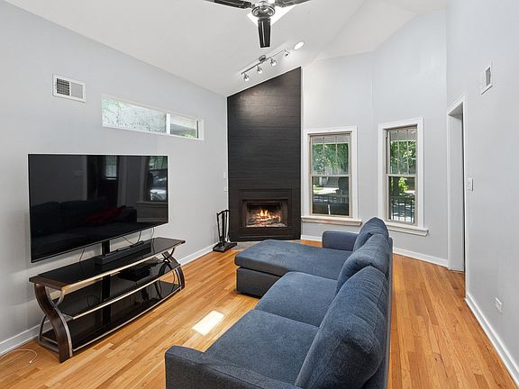 5th image of 4312 W Wrightwood Ave
