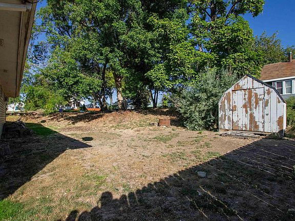 3rd image of 801 E Ball Ave