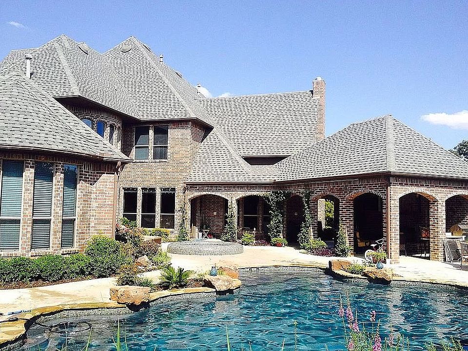 2nd image of 909 Chateau Ct