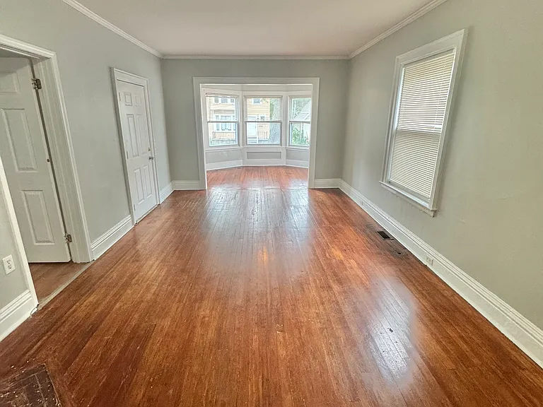 429 Parkdale Ave #LOWER — Photo 4