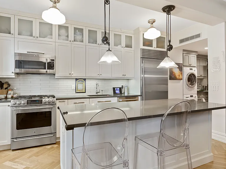 140 Riverside Dr #8H — Photo 3