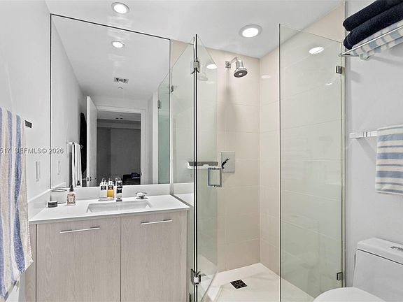 4th image of 55 SW 9th St APT 1105