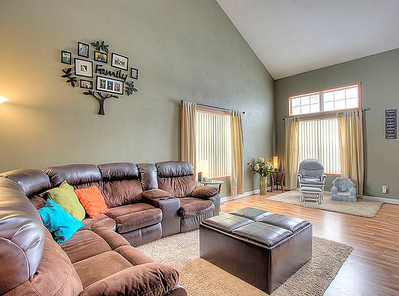 3rd image of 588 Carls Pl