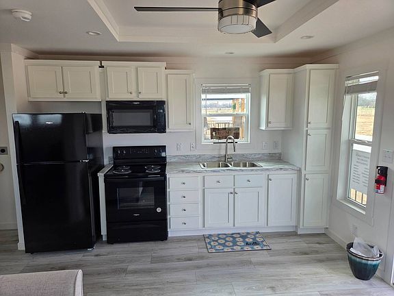3rd image of 6005 Axton Ave