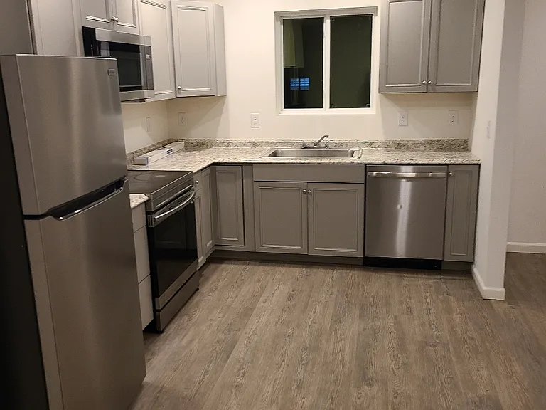 410 S Adams Ave — Photo 1