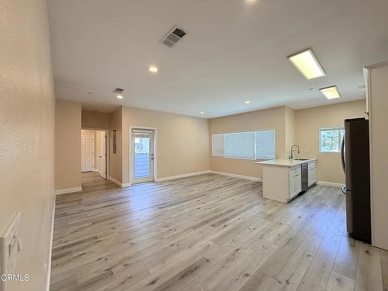 2500 Hermosa Ave #C — Photo 3