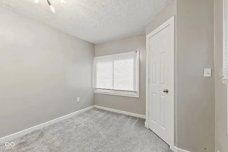 3 bed, 2110 sqft, $2,200 — Photo 4