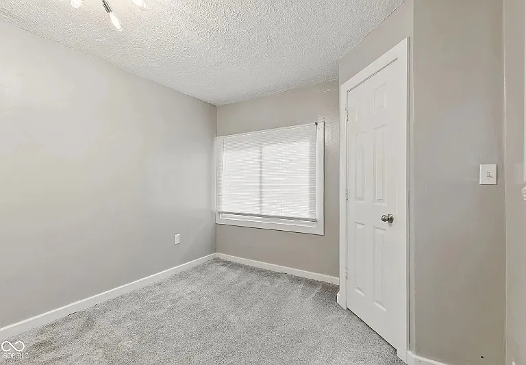 734 Parkway Ave — Photo 4