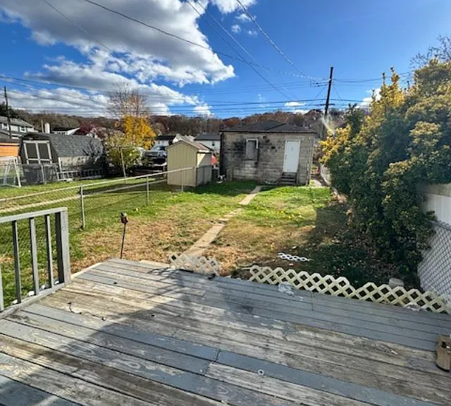 1136 Stirling St — Photo 12