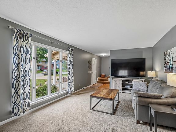 4th image of 4113 83rd St