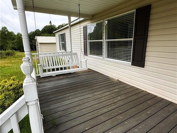3rd image of 145 Oriole Dr