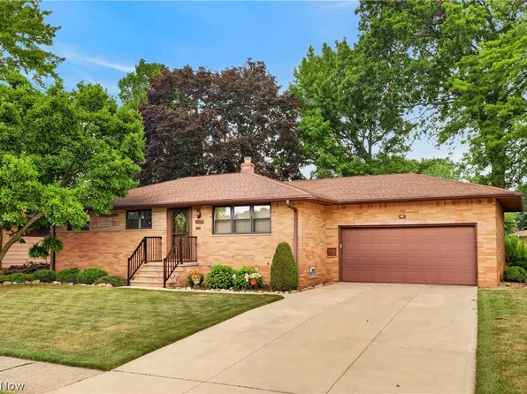 8460 Banner Ln, Parma, OH 44129