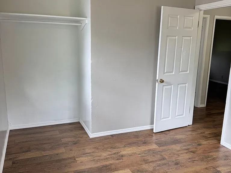 1669 S Hickory Ave — Photo 8