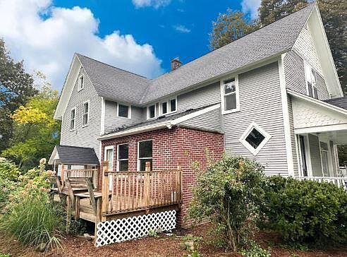 3rd image of 1925 Nichols Rd