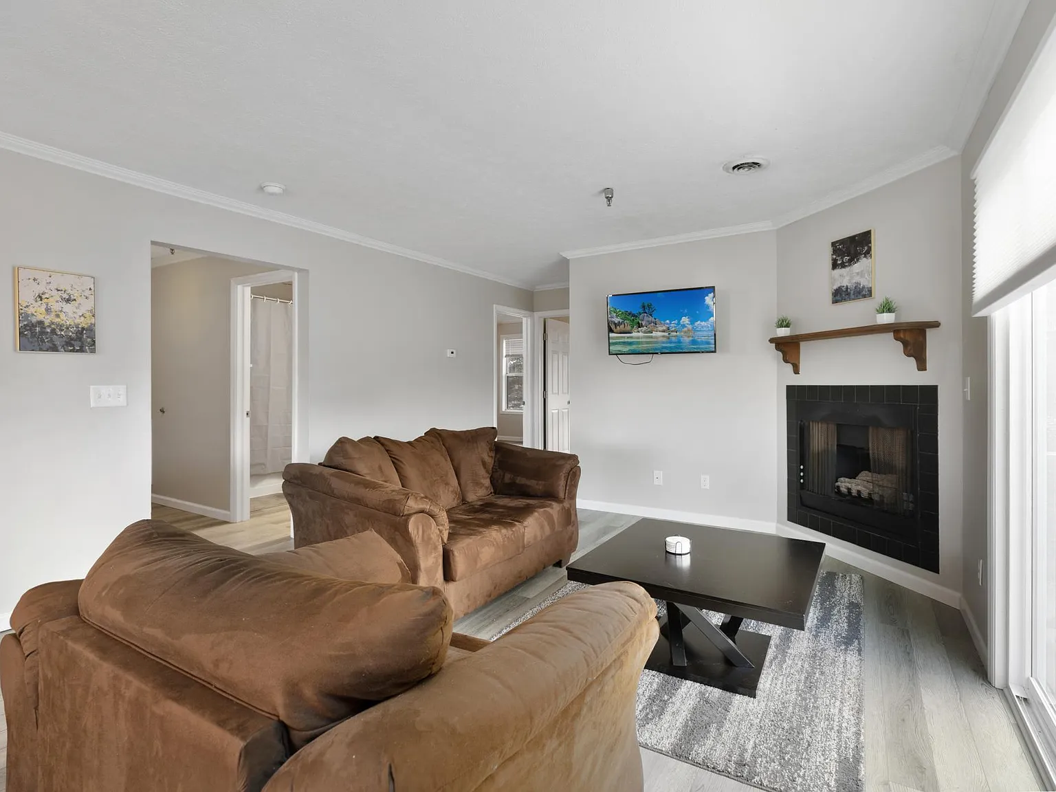 2 bed, 1000 sqft, $1,450 — Photo 2