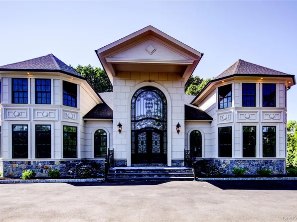 51 Walter, Hicksville, NY 11801