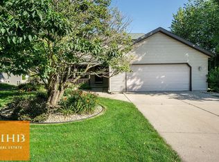 1916 Manchester Xing, Waunakee, WI 53597