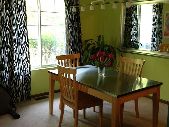 5th image of 273 Windsor Ct Unit B