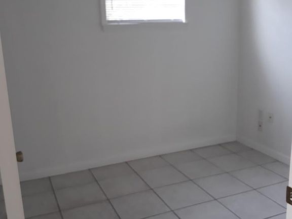 4th image of 217 E Amelia St APT 2