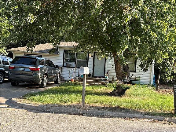 4th image of 1124 W Wood St