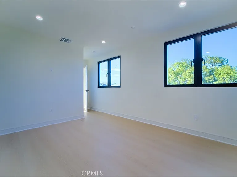 2676 Newell St — Photo 9