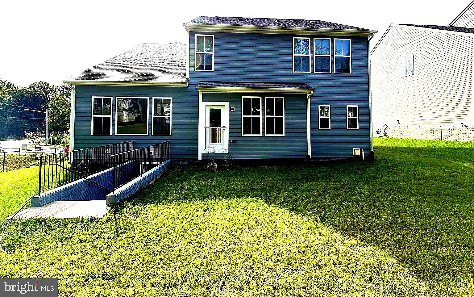 5 bed, 5.5 bath, 3796 sqft, $4,900 — Photo 3