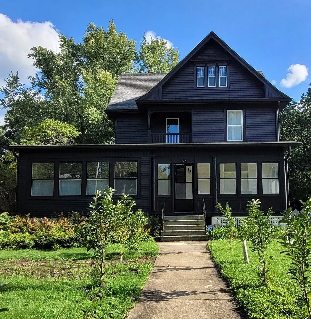 5 bed, 3525 sqft, $2,700 — Photo 1